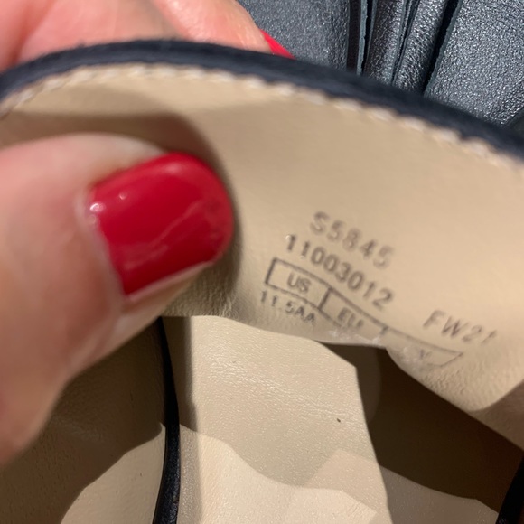 Stuart Weitzman brand new Mila Lift Pearl black leather Loafer. - Picture 6 of 6